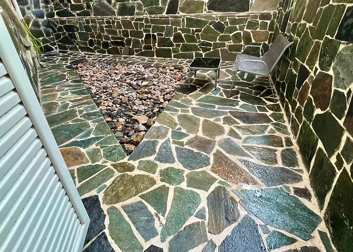 Beautiful Studio With Private Yard