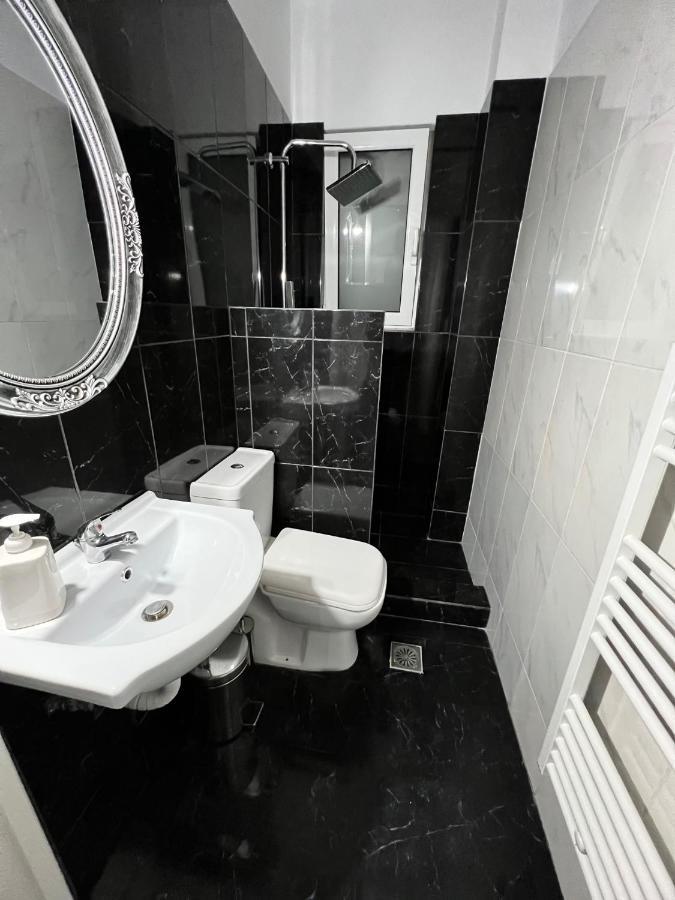 Beautiful With Private Yard *