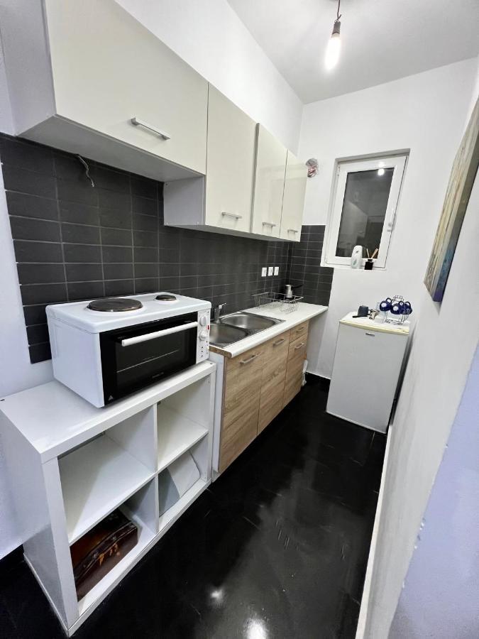 Beautiful With Private Yard Apartment