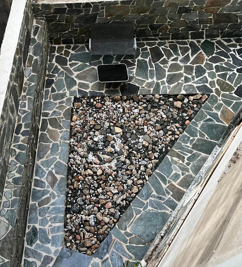 Beautiful With Private Yard Apartment