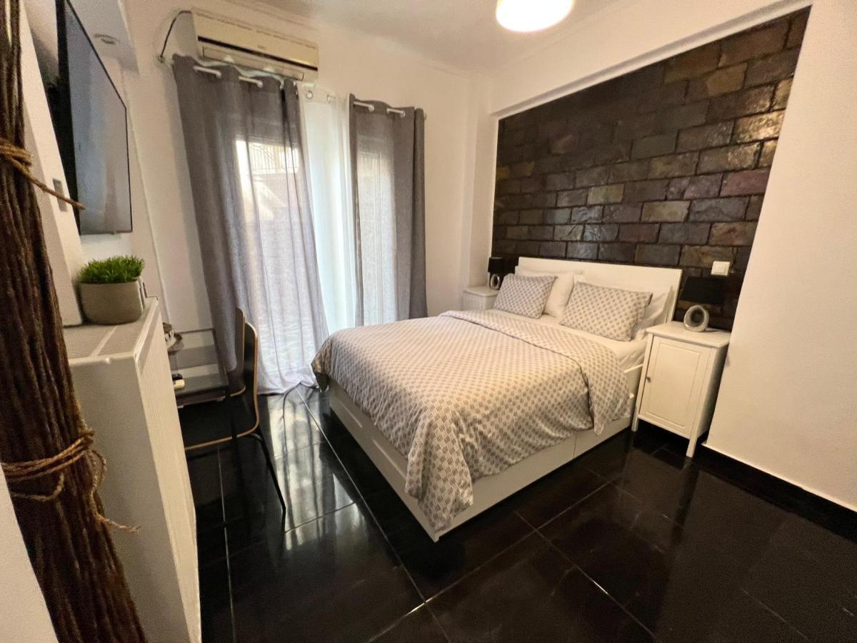 Beautiful With Private Yard Apartment