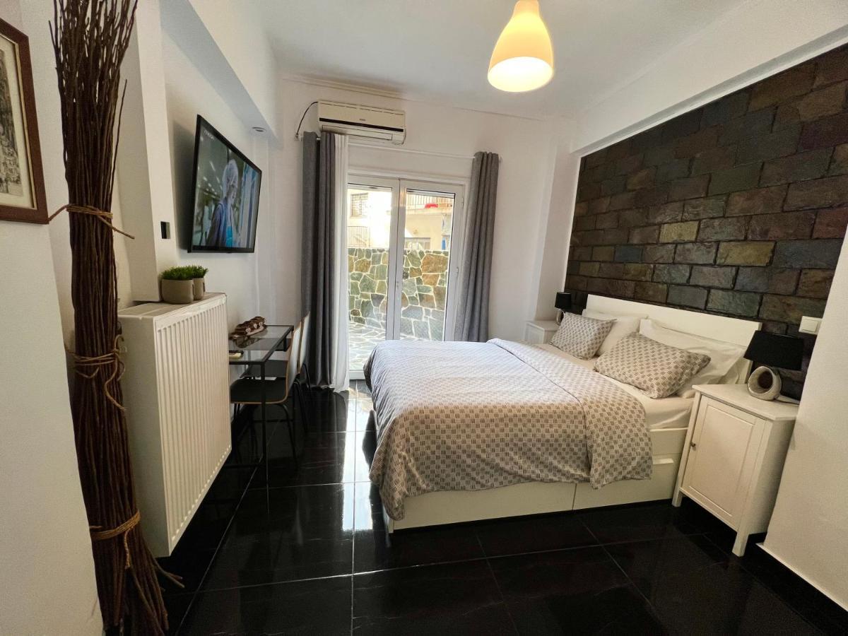 Beautiful With Private Yard Apartment