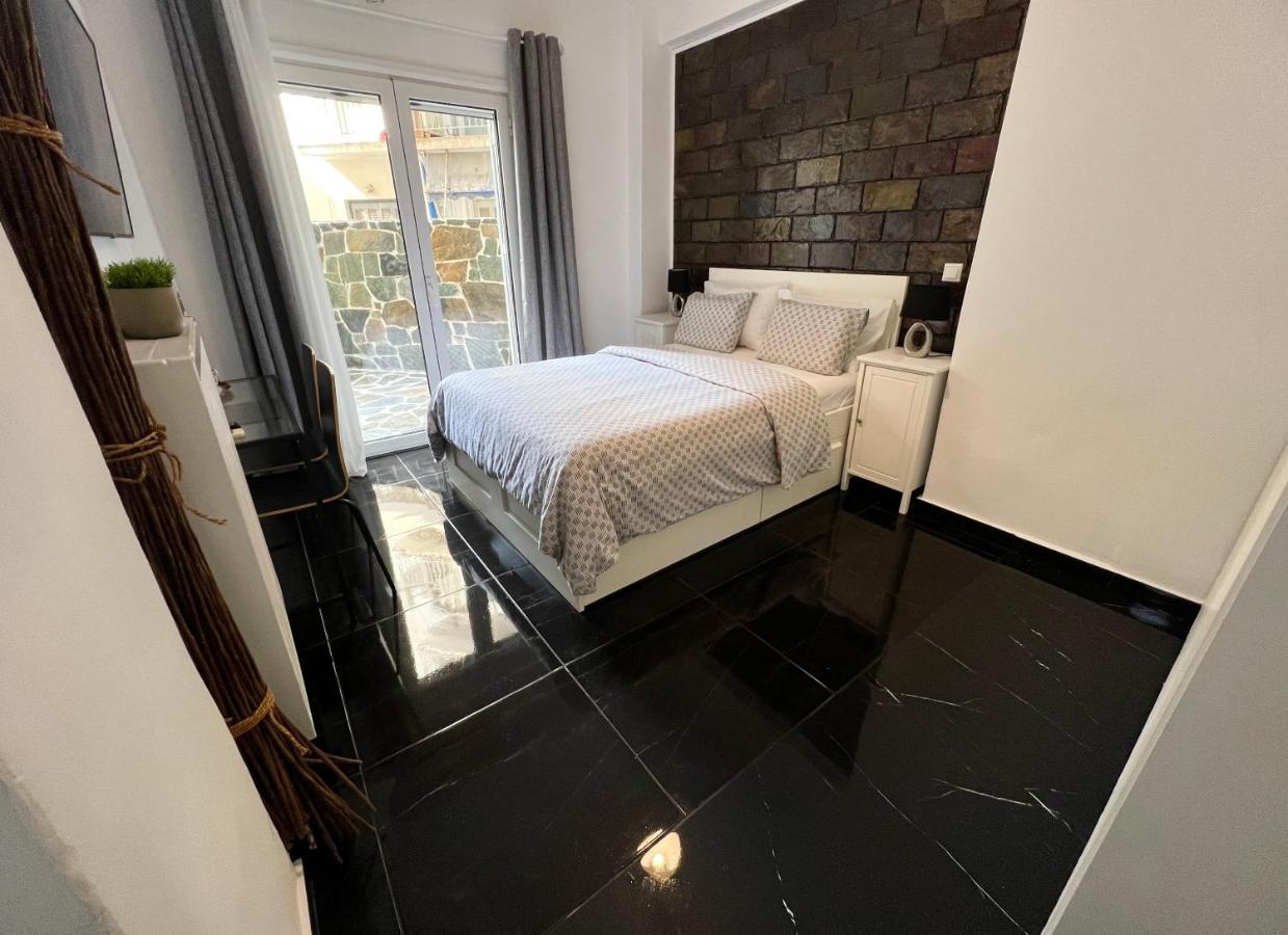 Beautiful With Private Yard *