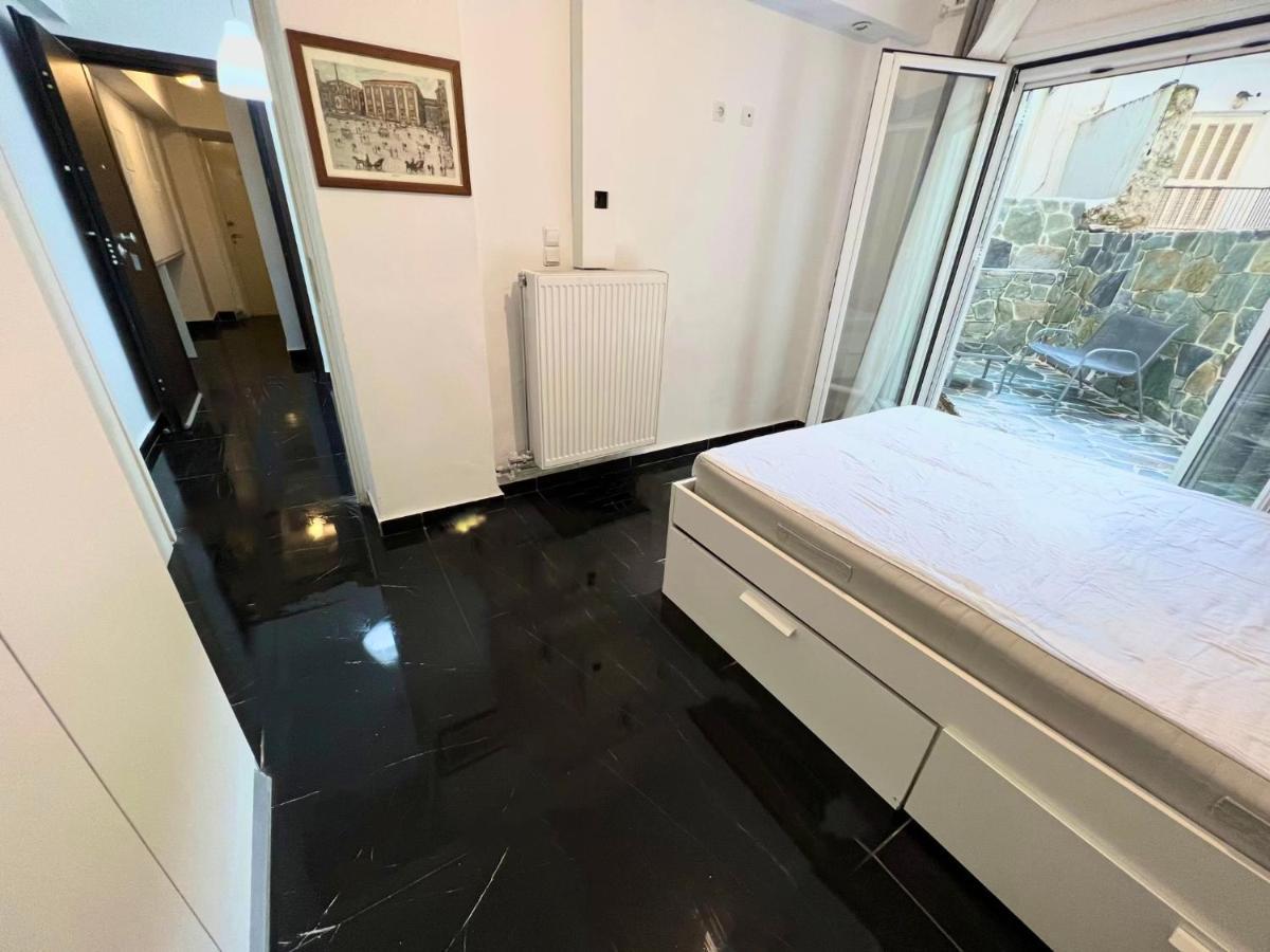 Beautiful With Private Yard Appartamento Atene
