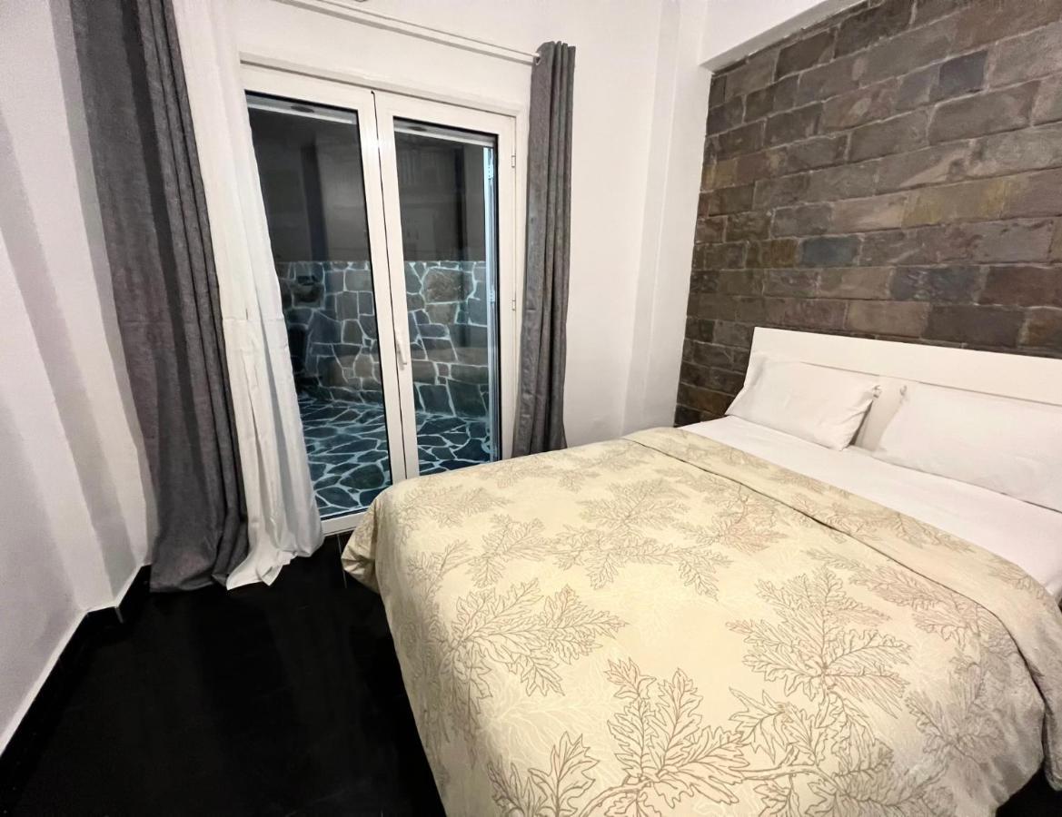 Beautiful With Private Yard *