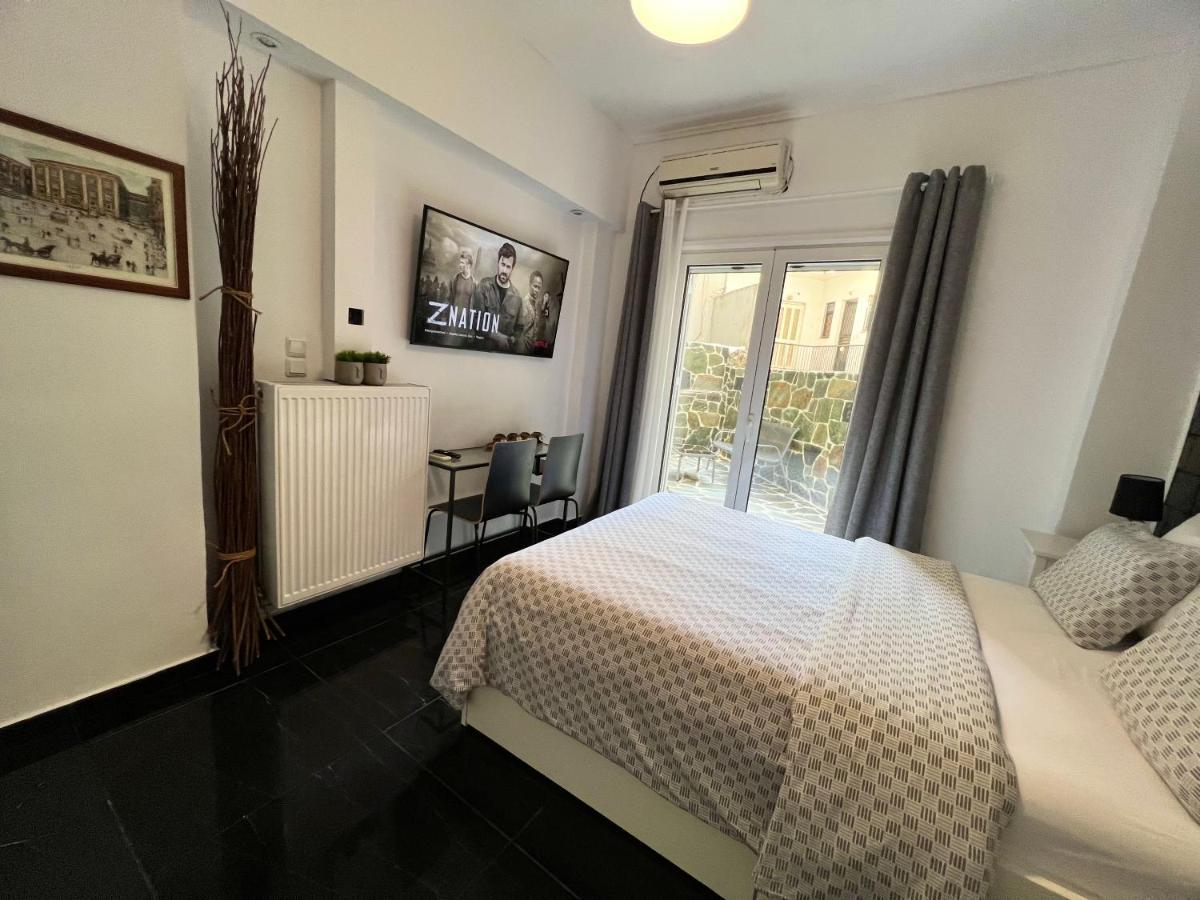 Beautiful With Private Yard Appartamento Atene